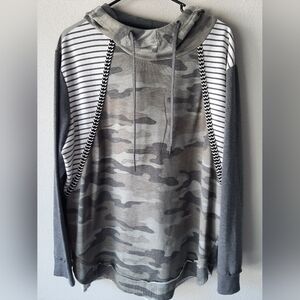 NWOT Maurices camo/striped pullover size xl